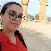 Tengo un doctorado en arqueología y hablo francés con fluidez, ya tengo experiencia en docencia universitaria.